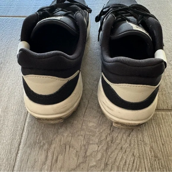 Adidas Retrorun Sneakers in Black and White - Picture 4 of 10